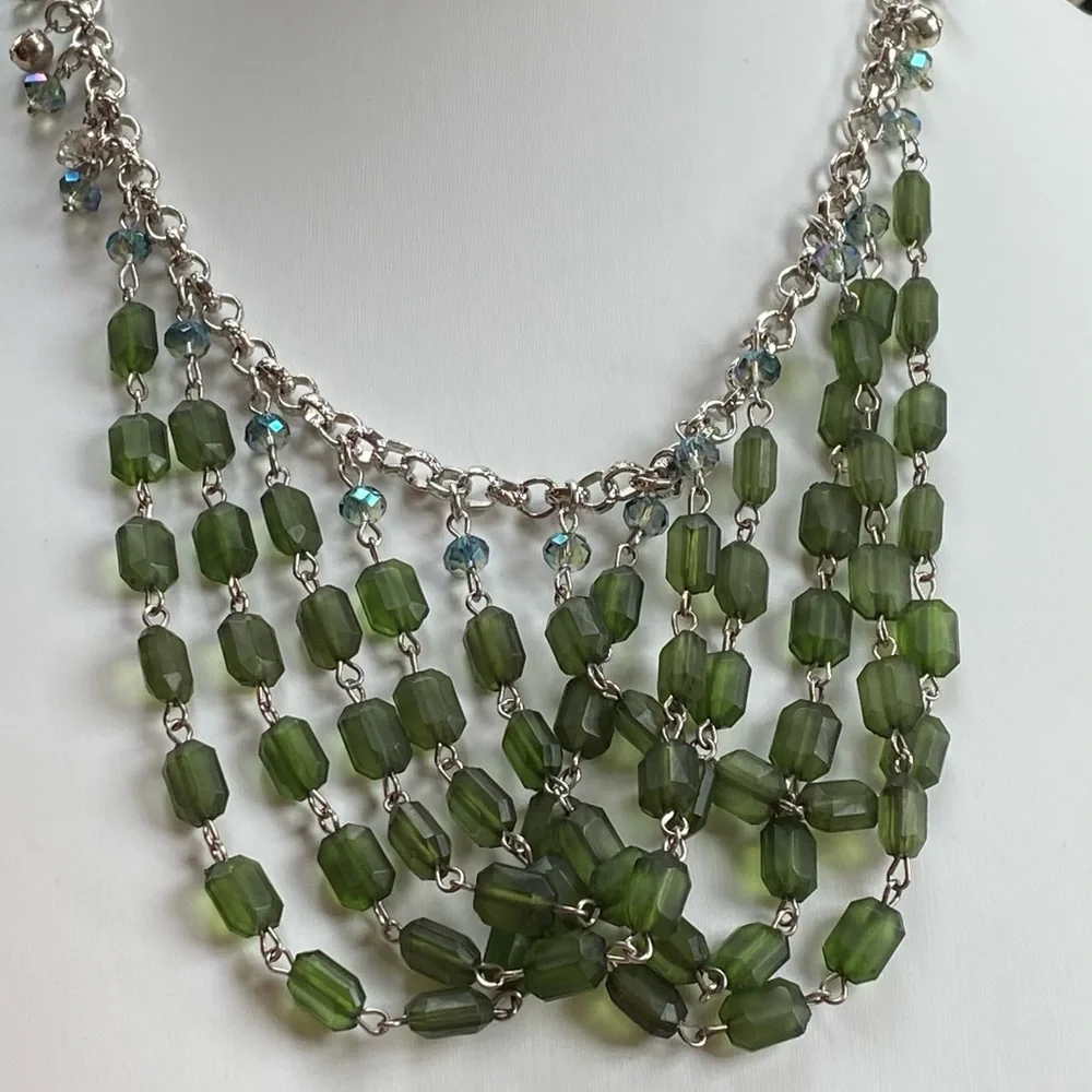 Gorgeous acrylic green & AB rhinestone Festooned chain Statement necklace. - Picture 4 of 12